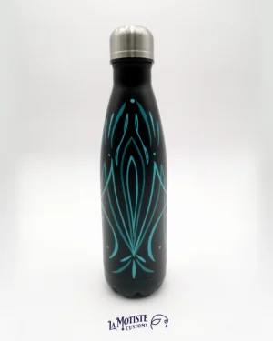 Photo d'une bouteille en inox droite décorée d'un motif de pinstriping en 2 nuances de turquoise, peint à la main. Vue de face