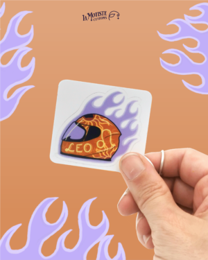 Design du stickers casque Lion. Le casque de profil est décoré de soleils et flammes pour représenter ce signe.